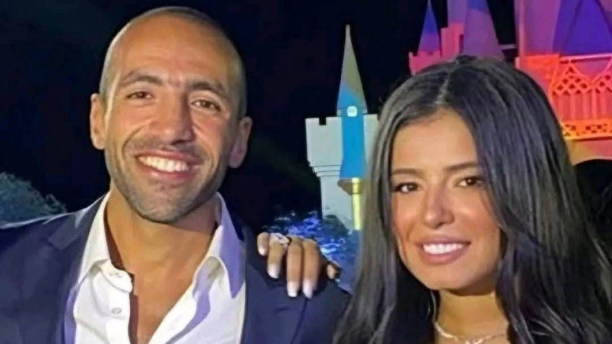 صورة حول : تشييع جثمان المطرب الشاب عمرو ستين وسط حضور فني واسع تشييع جثمان المطرب الشاب عمرو ستين وسط حضور فني واسع