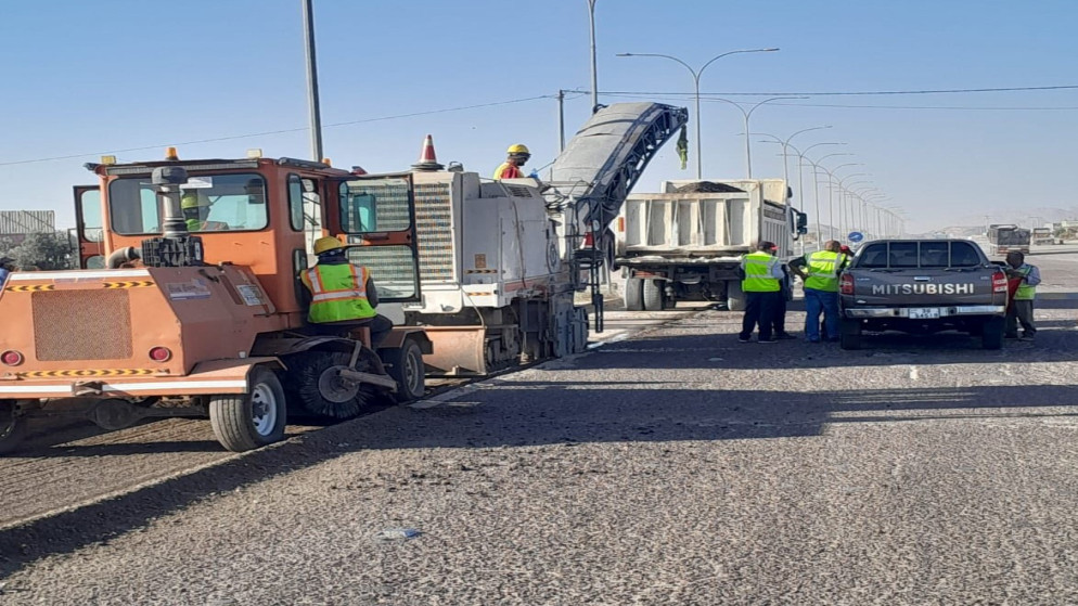 صورة حول : وزارة الأشغال تبدأ صيانة وتحسين 25 كيلومتراً من الطريق الصحراوي وزارة الأشغال تبدأ صيانة وتحسين 25 كيلومتراً من الطريق الصحراوي