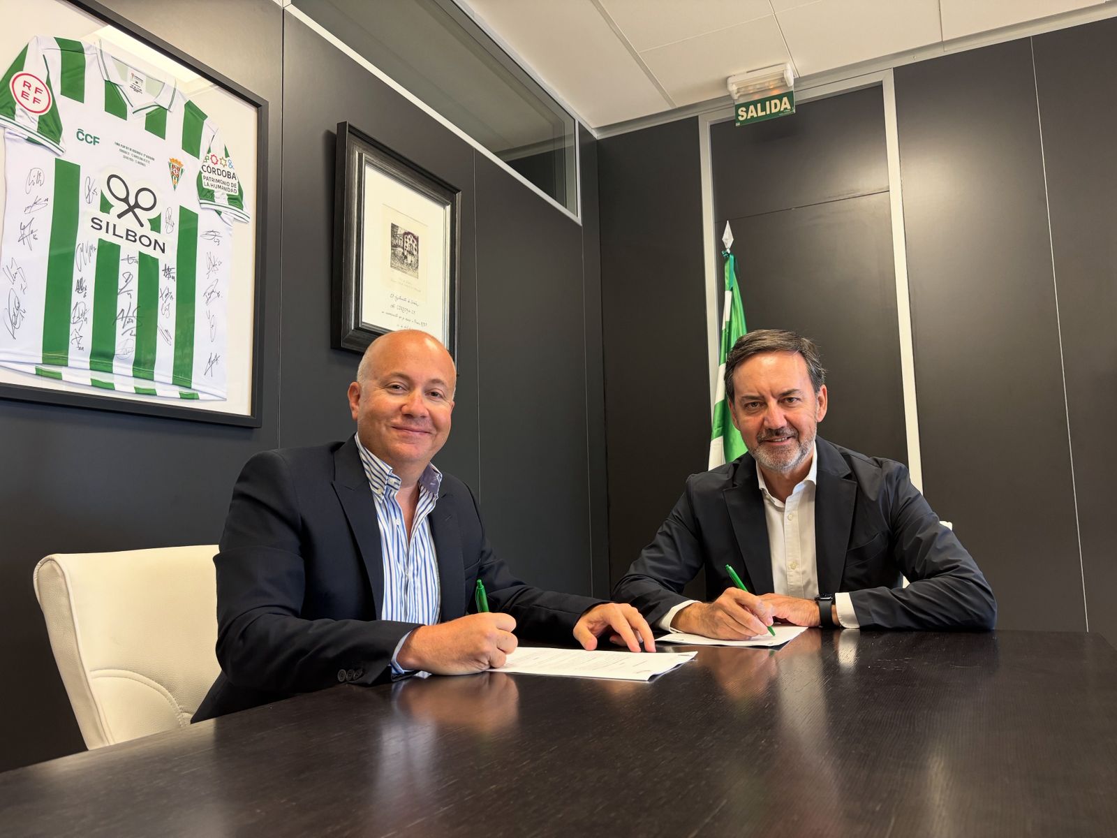 صورة حول : نادي عمّان ف سي يوقّع اتفاقية شراكة استراتيجية مع نادي قرطبة الإسباني نادي عمّان ف سي يوقّع اتفاقية شراكة استراتيجية مع نادي قرطبة الإسباني