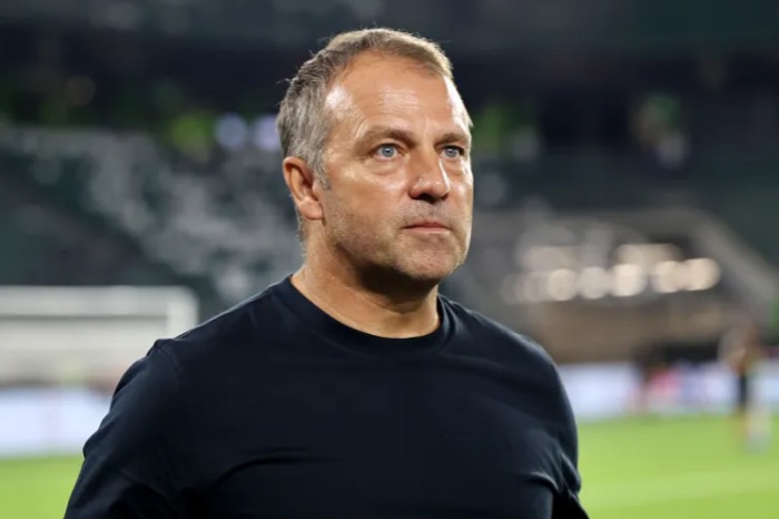 فليك يقرّ : "عليّ تغيير تصرفاتي" بعد طرد برشلونة