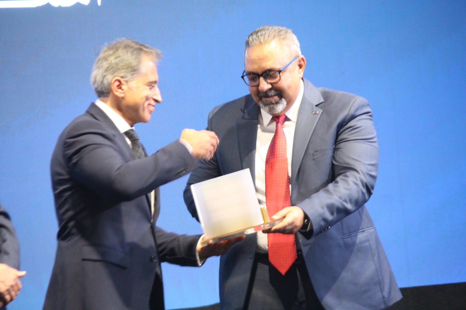 جعفر حسان يكرم 100 شركة صناعية في الأردن .. فيديو وصور