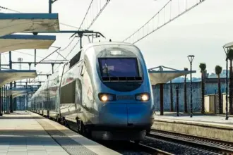 المحكمة التجارية بمراكش تلزم السكك الحديدية بتعويض 10 آلاف درهم