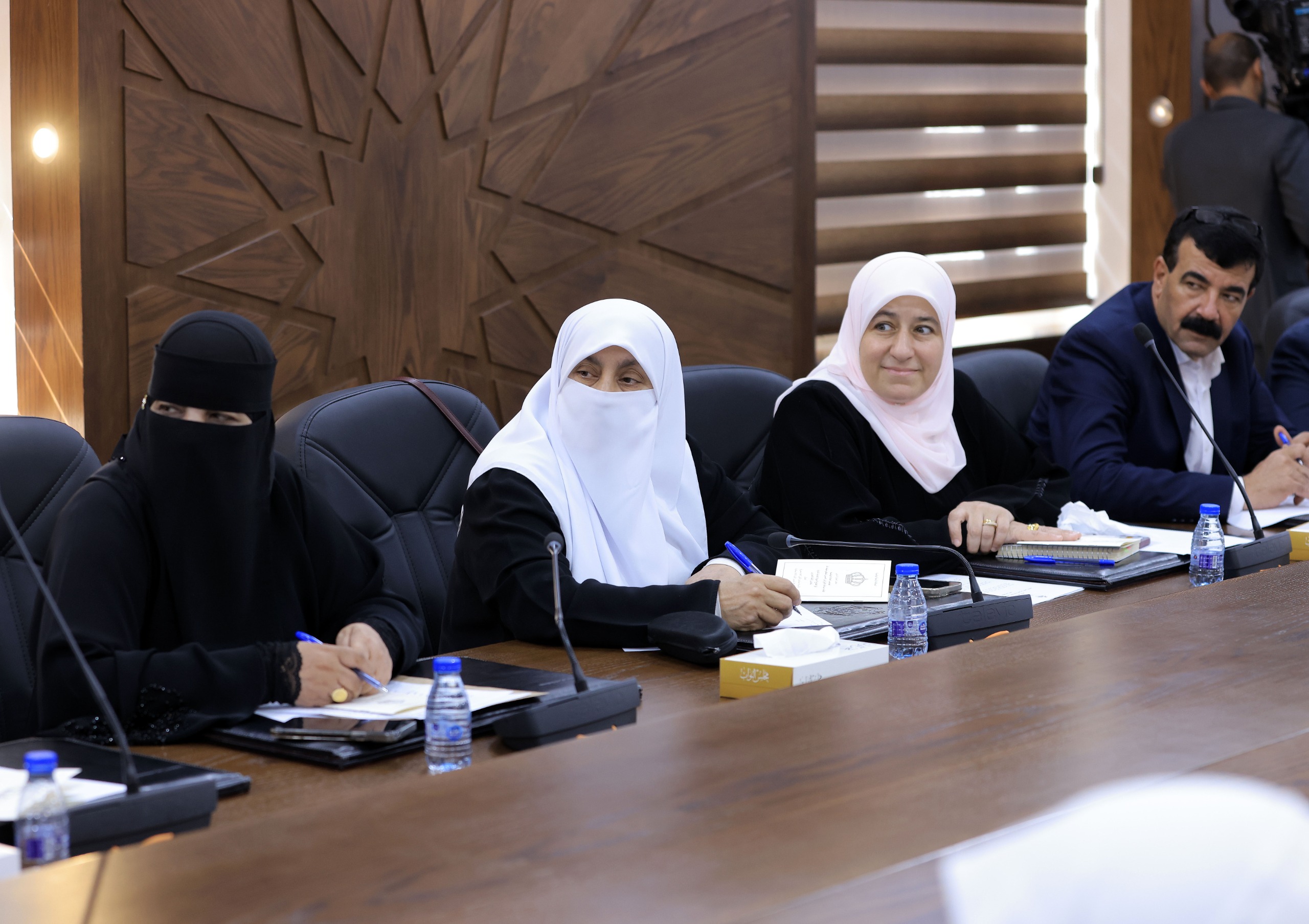 عاجل | القاضي يترأس اجتماعاً للجنة الرد على خطبة العرش