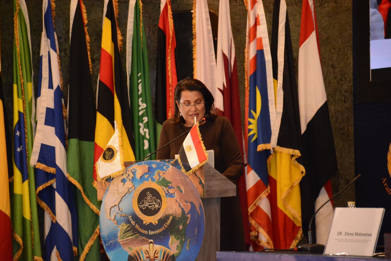 رئيس لجنة المرأة في الأعيان تلقي كلمة حول تعزيز الاستثمار والتنمية العربية في القاهرة 