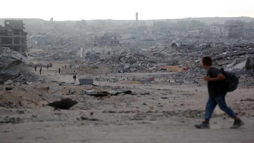 صورة حول : الدفاع المدني بغزة ينتشل 9 شهداء إثر استهداف حافلة الدفاع المدني بغزة ينتشل 9 شهداء إثر استهداف حافلة