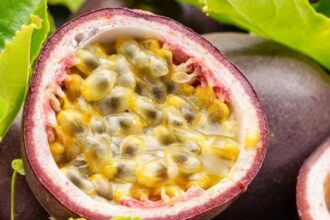 ما هي الفاكهة التي تحمي شبكية العين من التلف؟