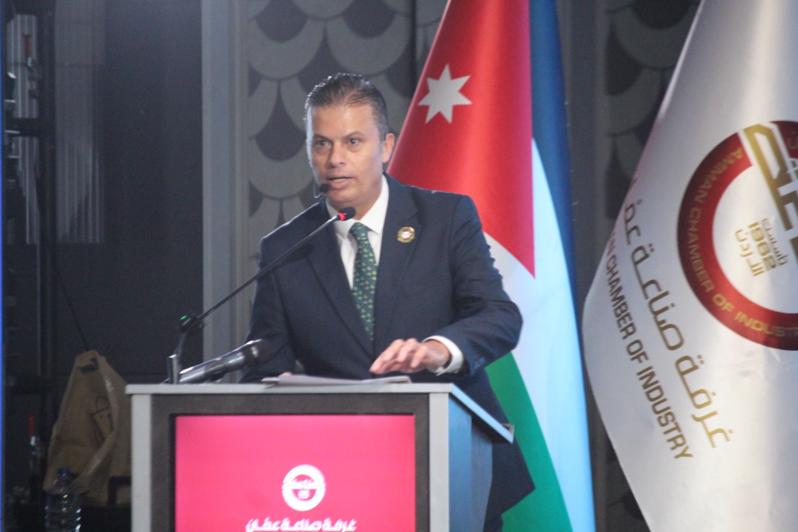 جعفر حسان يكرم 100 شركة صناعية في الأردن .. فيديو وصور