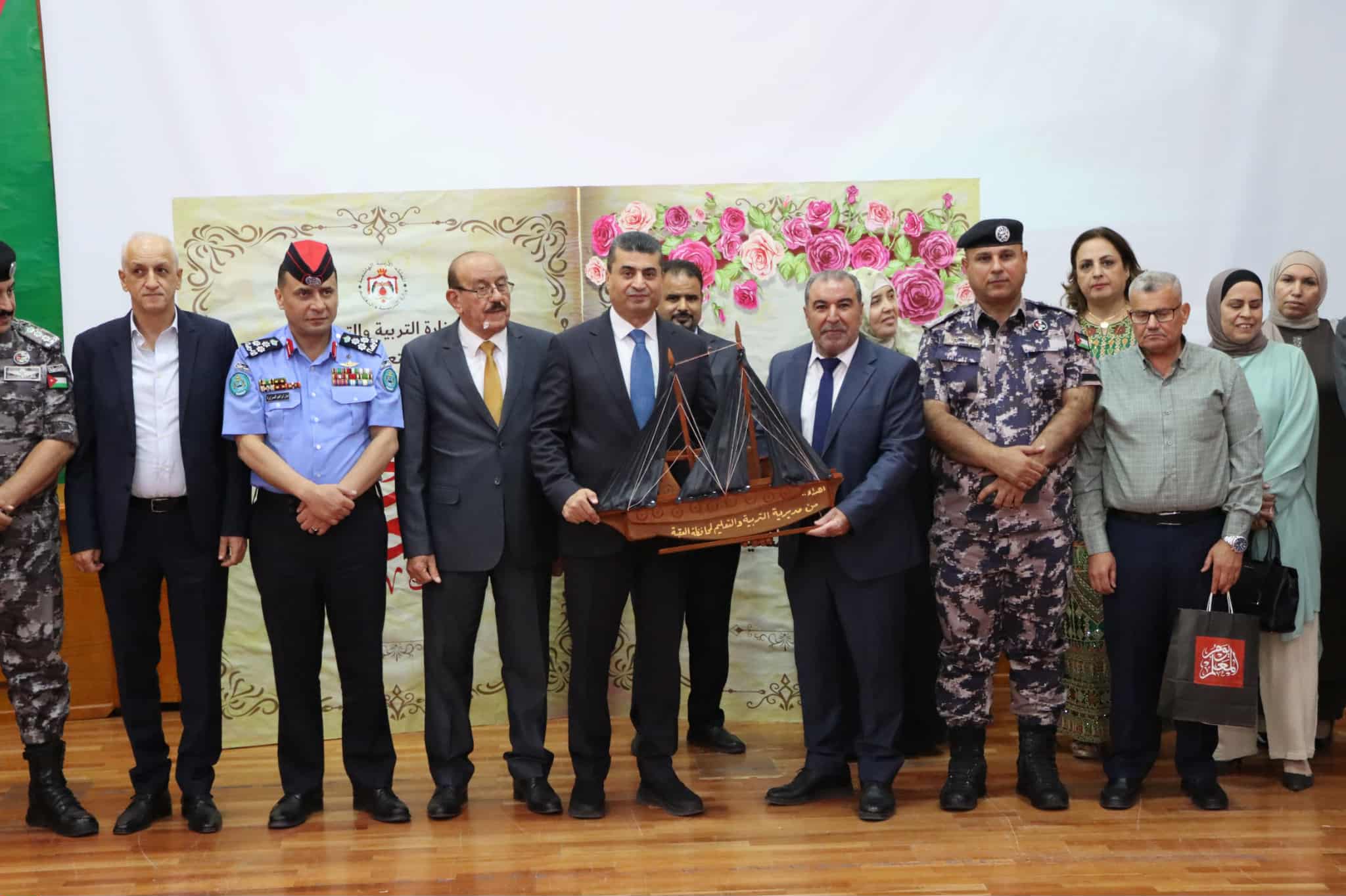 تربية العقبة تحتفل بيوم المعلم العالمي"صور"