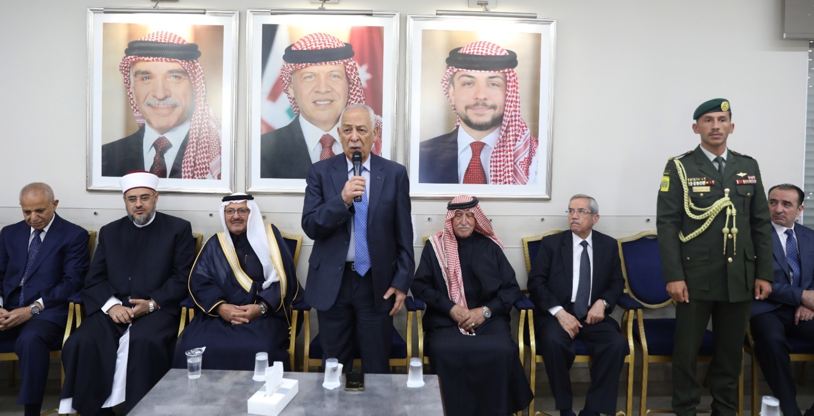 مندوبا عن الملك وولي العهد. العيسوي يعزي عشيرة المجالي"صورة"