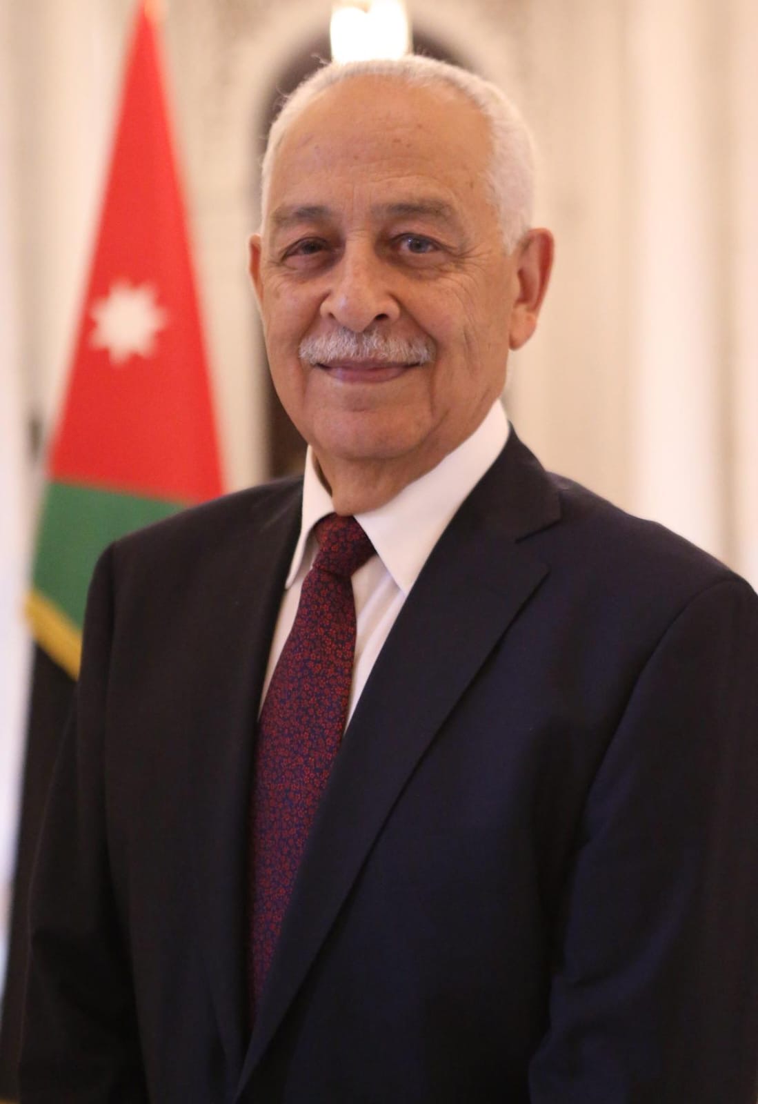 *مندوبا عن الملك وولي العهد.. العيسوي يعزي آل العثمان*