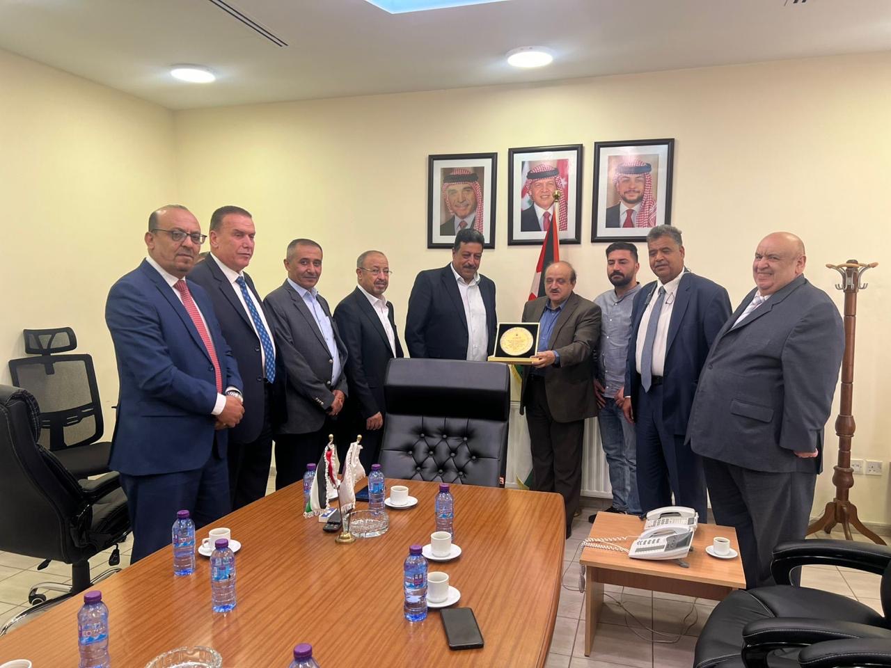 حزب البناء الوطني يزور شركة الكهرباء الأردنية