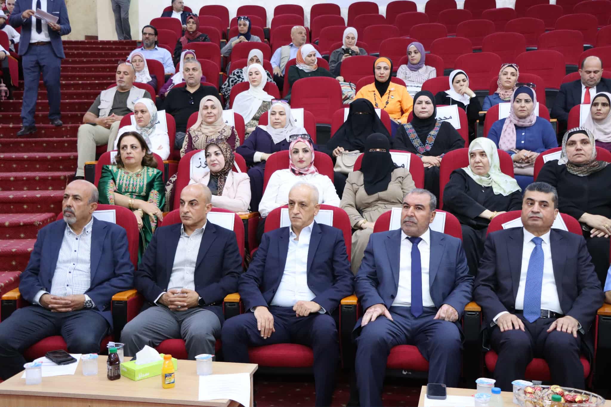 تربية العقبة تحتفل بيوم المعلم العالمي"صور"