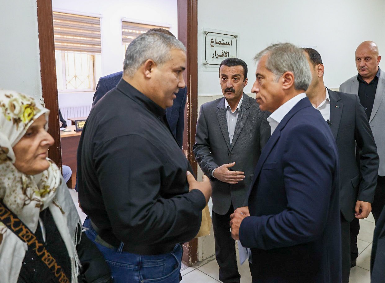 صورة حول : جعفر حسان يوجه بتوسعة مركز صحي خريبة السوق ورفد الكوادر جعفر حسان يوجه بتوسعة مركز صحي خريبة السوق ورفد الكوادر