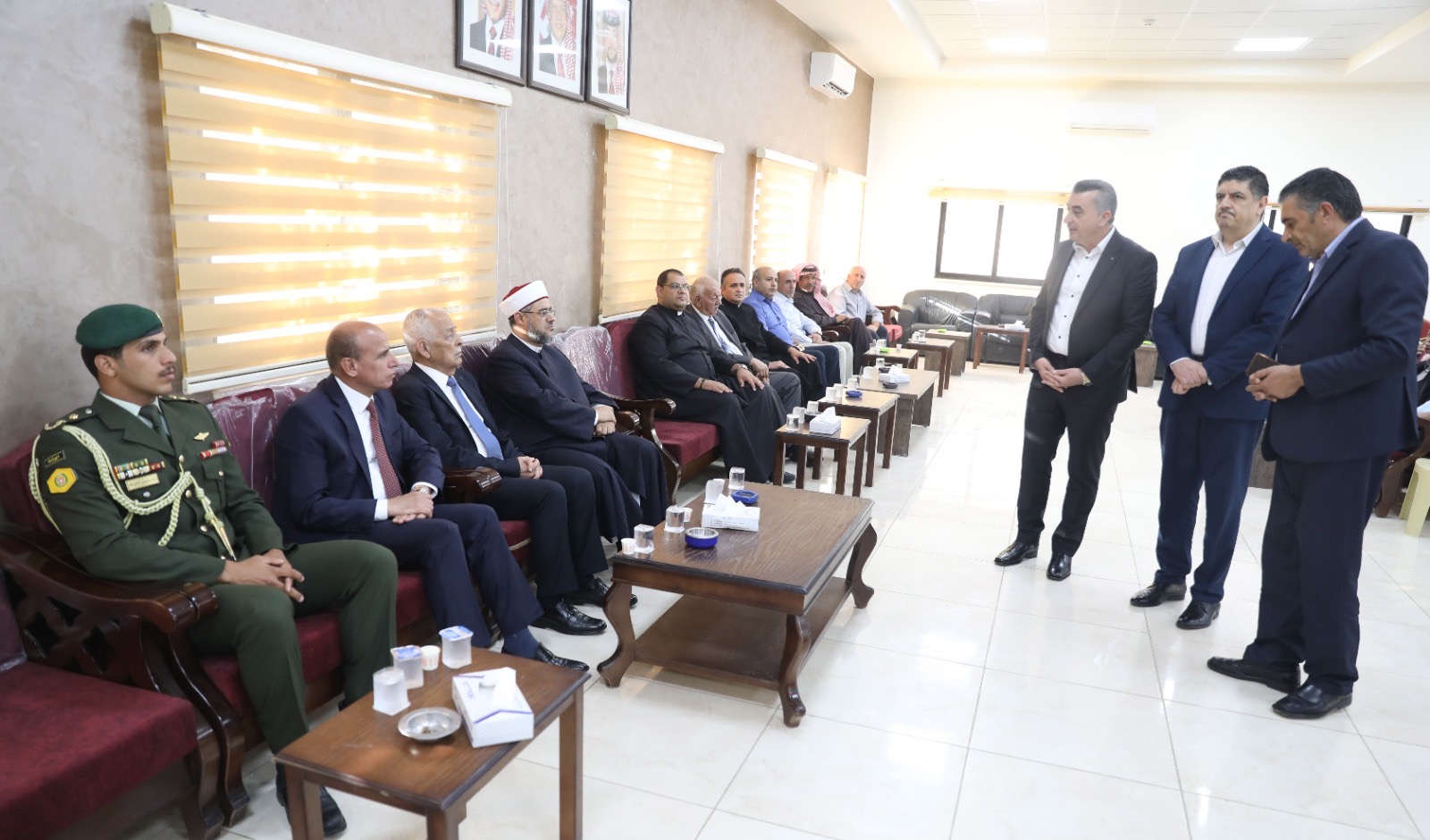 مندوبا عن الملك وولي العهد. العيسوي يعزي عشائر الفراية والزيادين والمعايطة