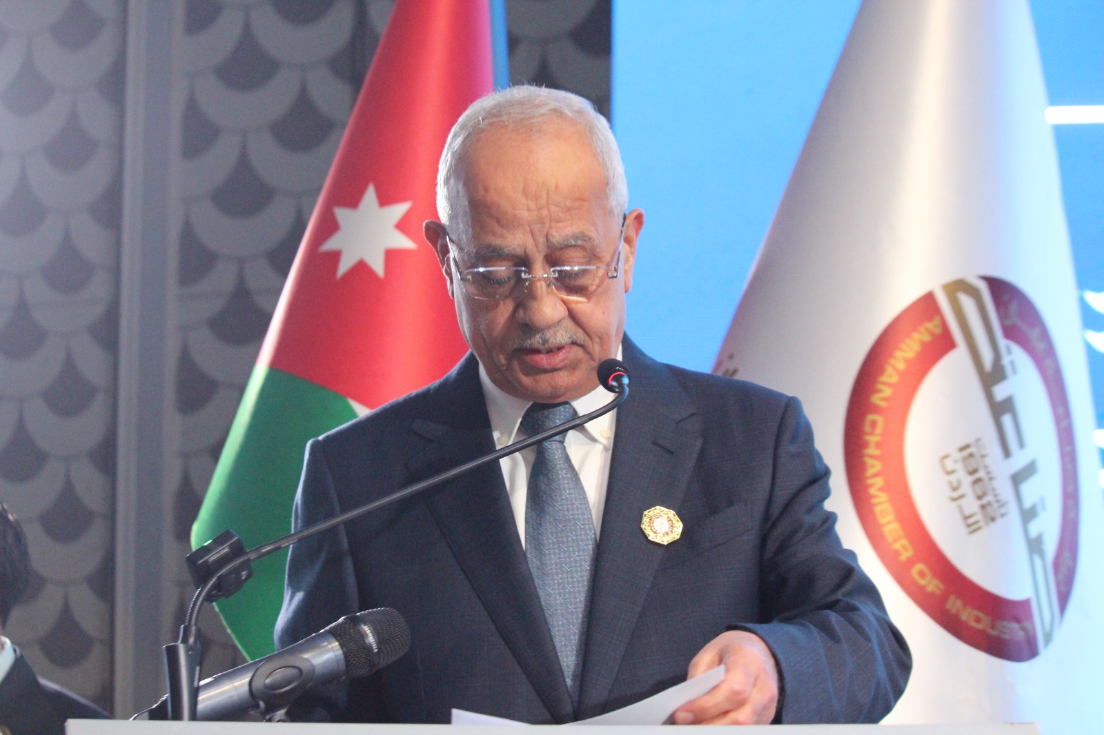 جعفر حسان يكرم 100 شركة صناعية في الأردن .. فيديو وصور