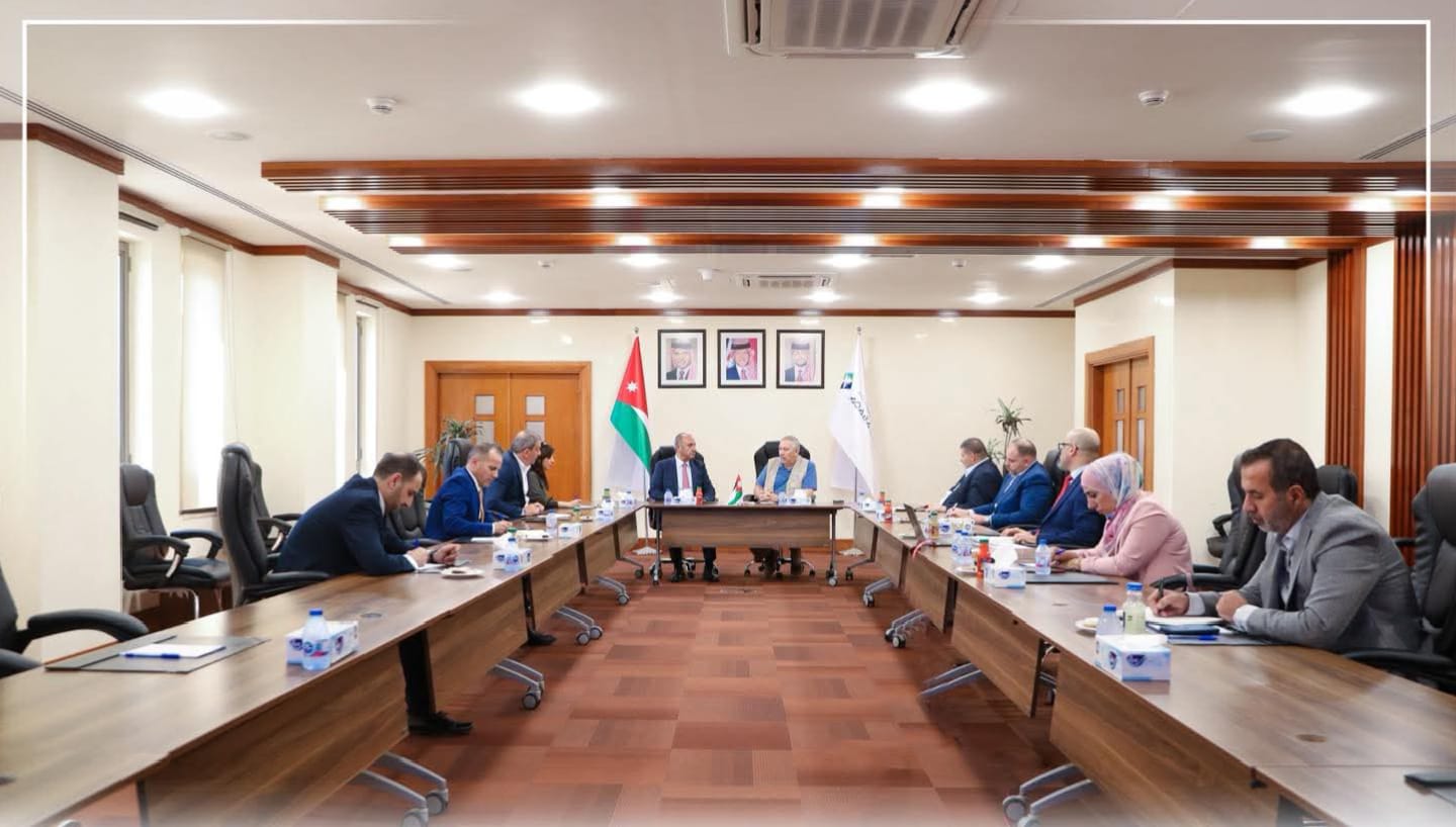 صورة حول : الشواربة يطلع على الخطة الاستراتيجية لسلطة العقبة الخاصة والمخطط الشمولي للمدينة الشواربة يطلع على الخطة الاستراتيجية لسلطة العقبة الخاصة والمخطط الشمولي للمدينة