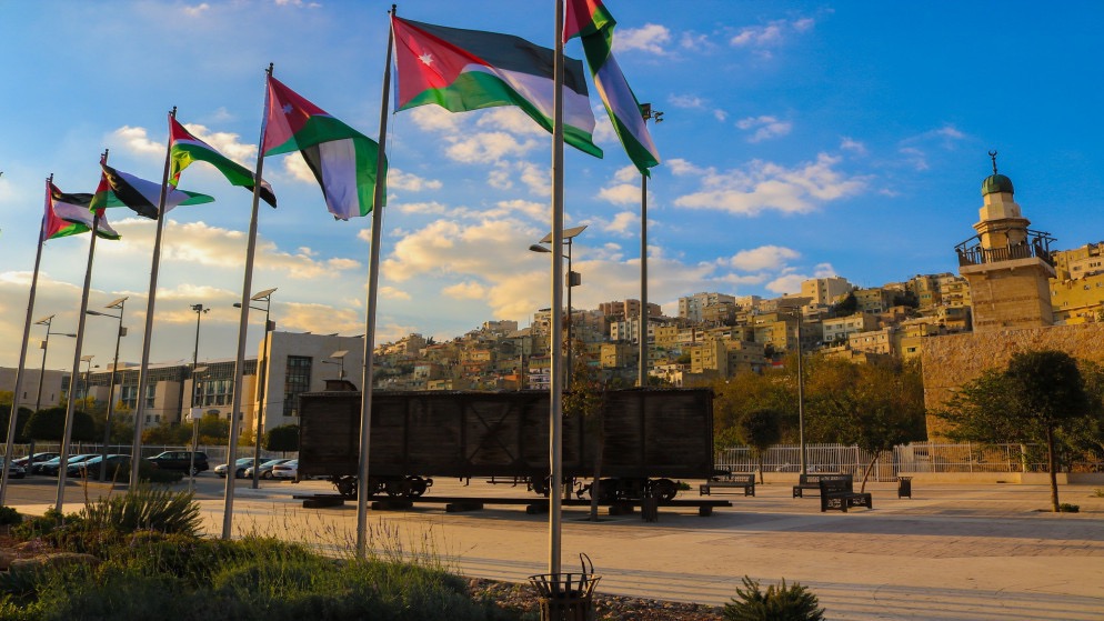 تقرير إيجابي عن الاقتصاد الأردني وإجراءات حكومية لتعزيز النمو