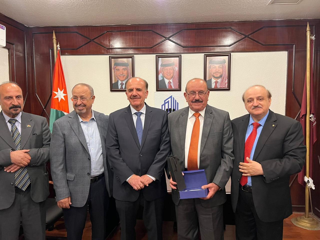 صورة حول : حزب البناء الوطني يحتفي بيوم المعلم ويكرّم نخبة من المربين حزب البناء الوطني يحتفي بيوم المعلم ويكرّم نخبة من المربين