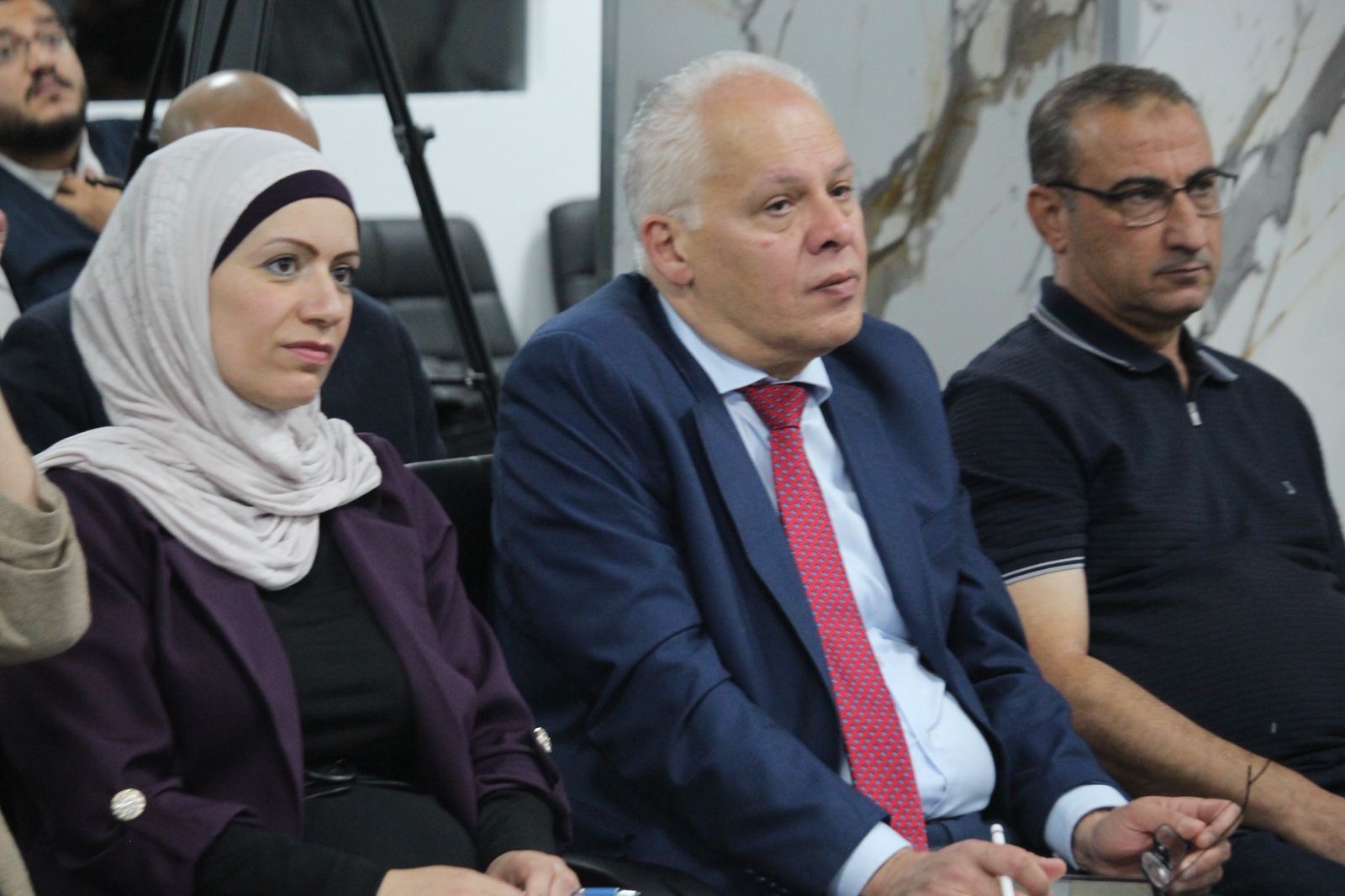 الضمان للمواطنين: أموالكم بخير (صور)