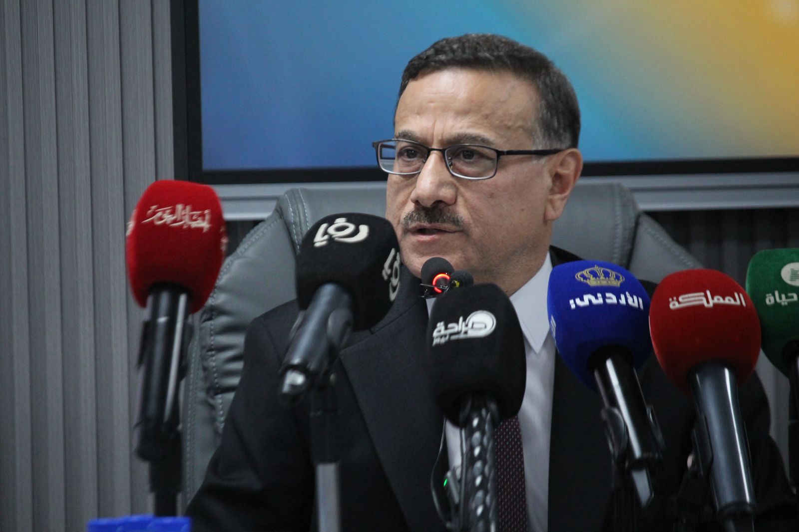 الضمان للمواطنين: أموالكم بخير (صور)