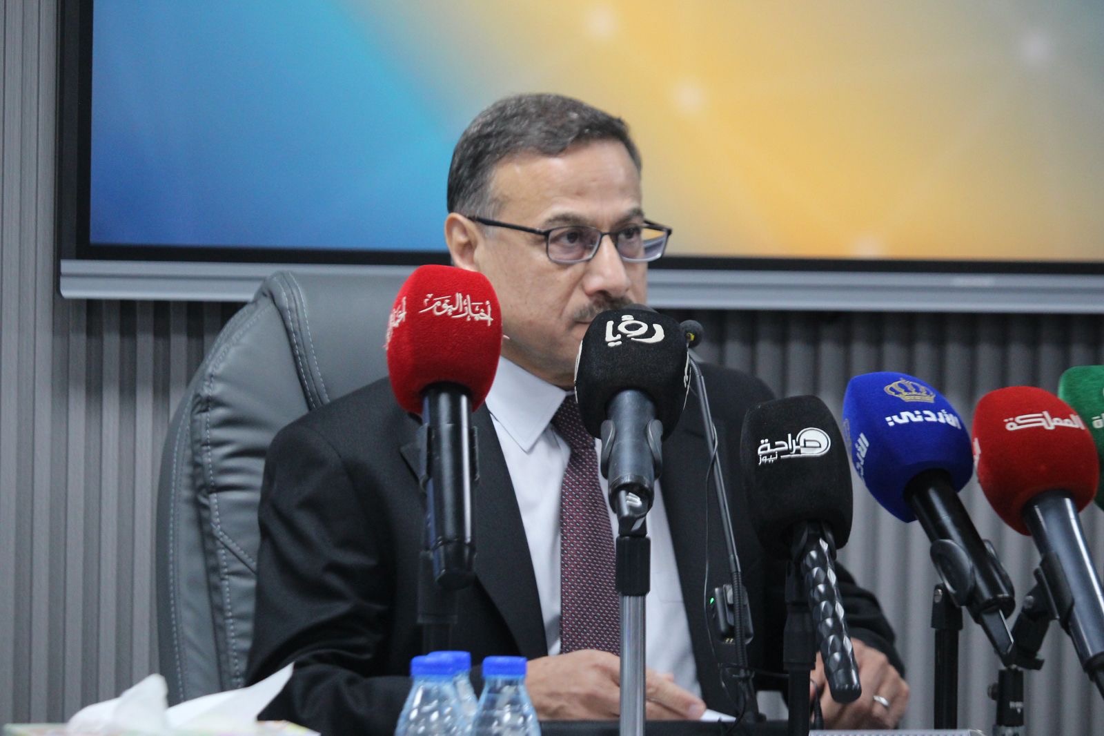 الضمان للمواطنين: أموالكم بخير (صور)