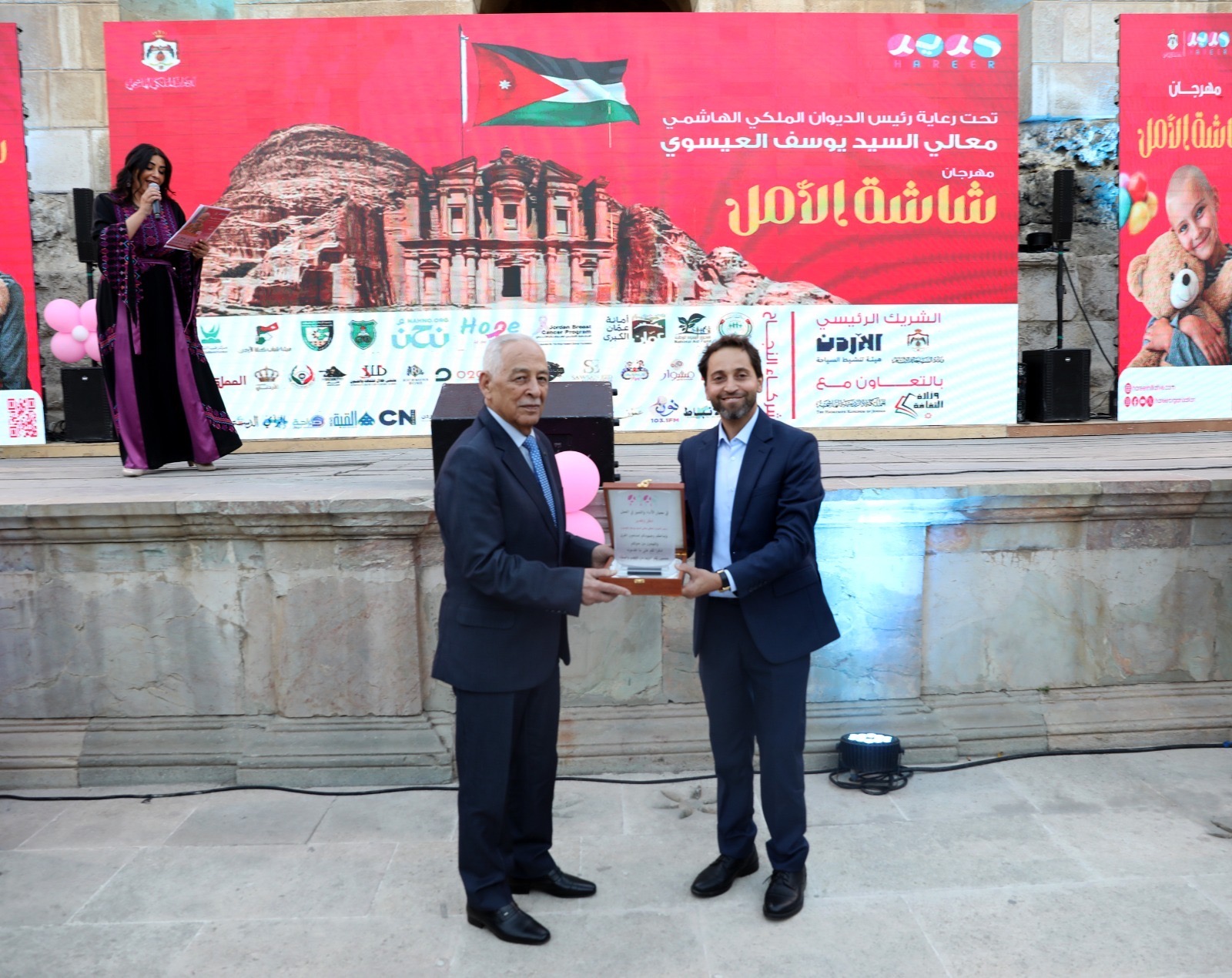 صورة حول : *العيسوي يرعى انطلاق مبادرة "شاشة أمل" الإنسانية للأطفال المرضى والأيتام واللاجئين* *العيسوي يرعى انطلاق مبادرة "شاشة أمل" الإنسانية للأطفال المرضى والأيتام واللاجئين*