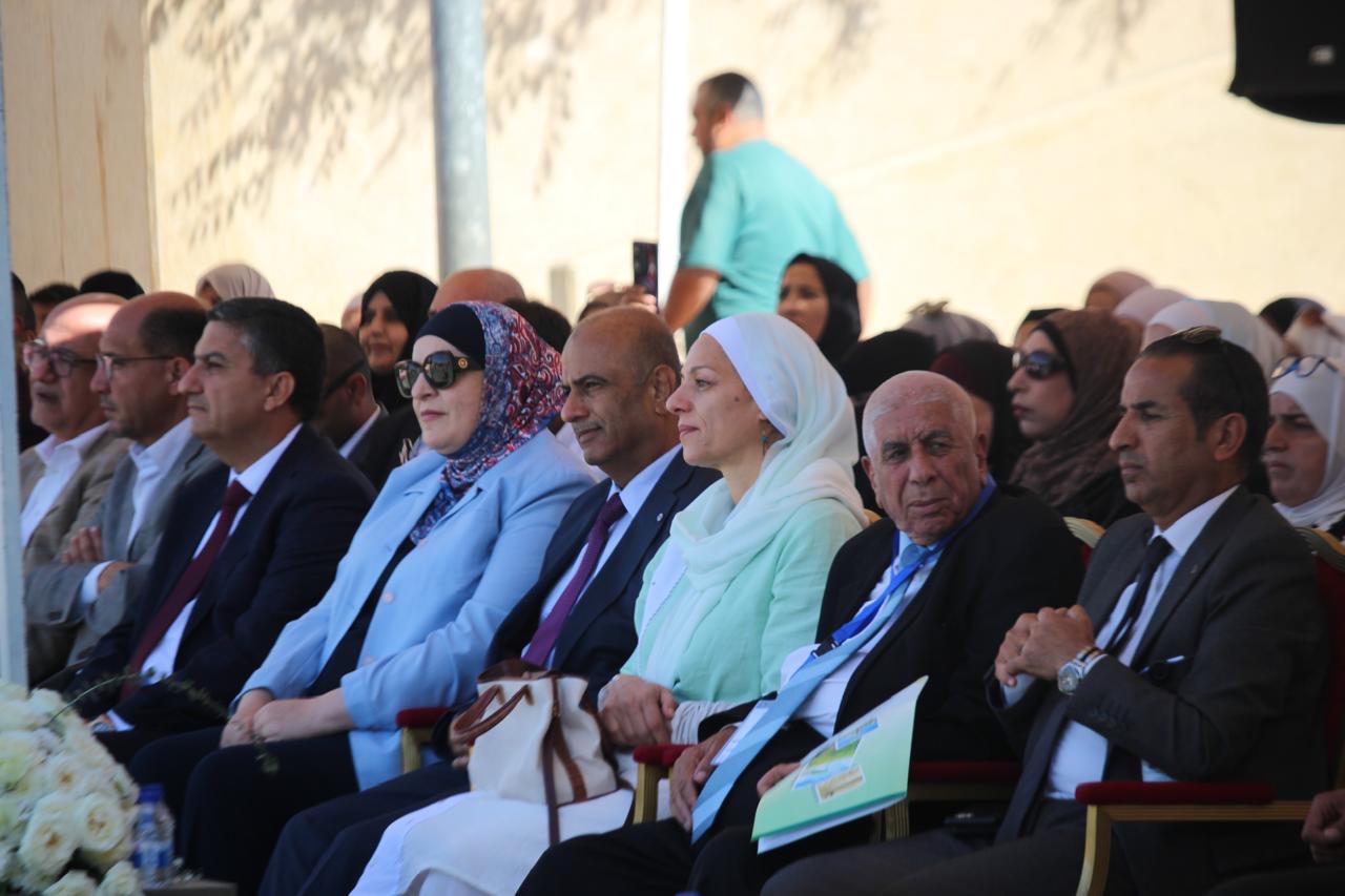 الأميرة بسمة بنت علي تفتتح بازار المزارع في حدائق الملك عبدالله الثاني .. فيديو وصور