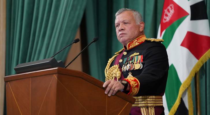 بالفيديو -الملك يصل مجلس الأمة متوسّطًا الموكب الأحمر لافتتاح الدورة العادية الثانية