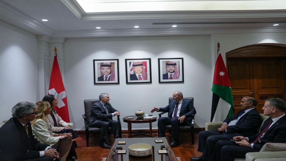 الصفدي يجري مباحثات موسعة مع وزير خارجية سويسرا