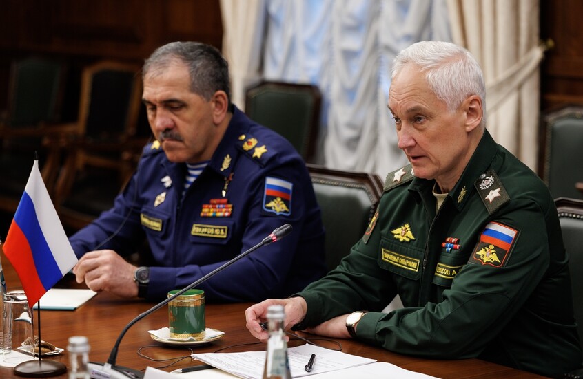 بيلاوسوف وأبوقصرة يبحثان تعزيز التعاون العسكري في موسكو