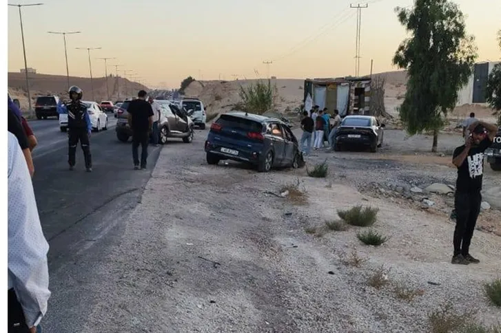 صورة حول : عاجل | وفاة و5 إصابات بحادث تدهور أربع مركبات قرب جامعة الزرقاء عاجل | وفاة و5 إصابات بحادث تدهور أربع مركبات قرب جامعة الزرقاء