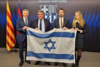 لابورتا يوضح موقف برشلونة: "السلام والحوار والتعايش" في مواجهة غزة وإسرائيل