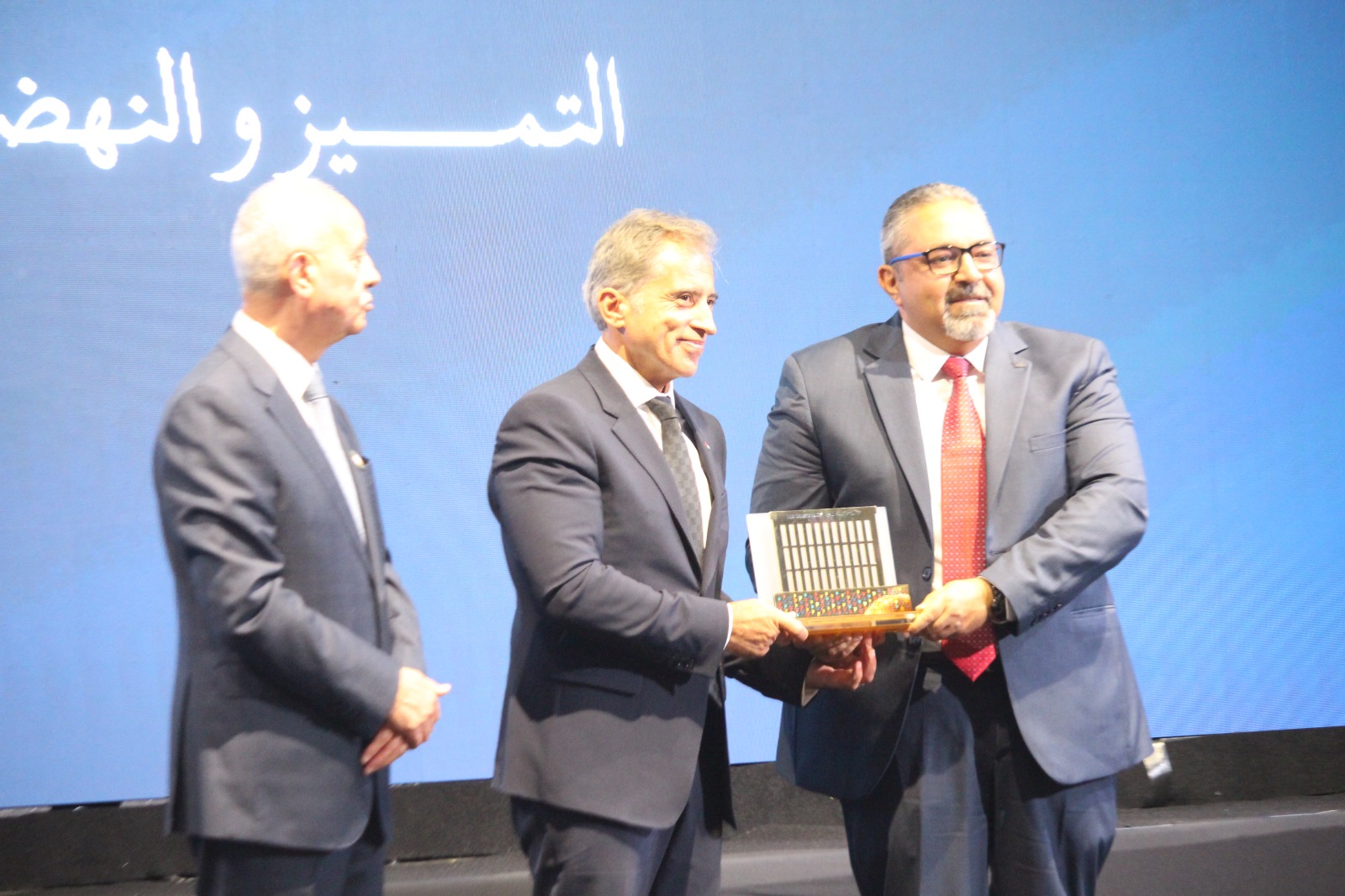 جعفر حسان يكرم 100 شركة صناعية في الأردن .. فيديو وصور