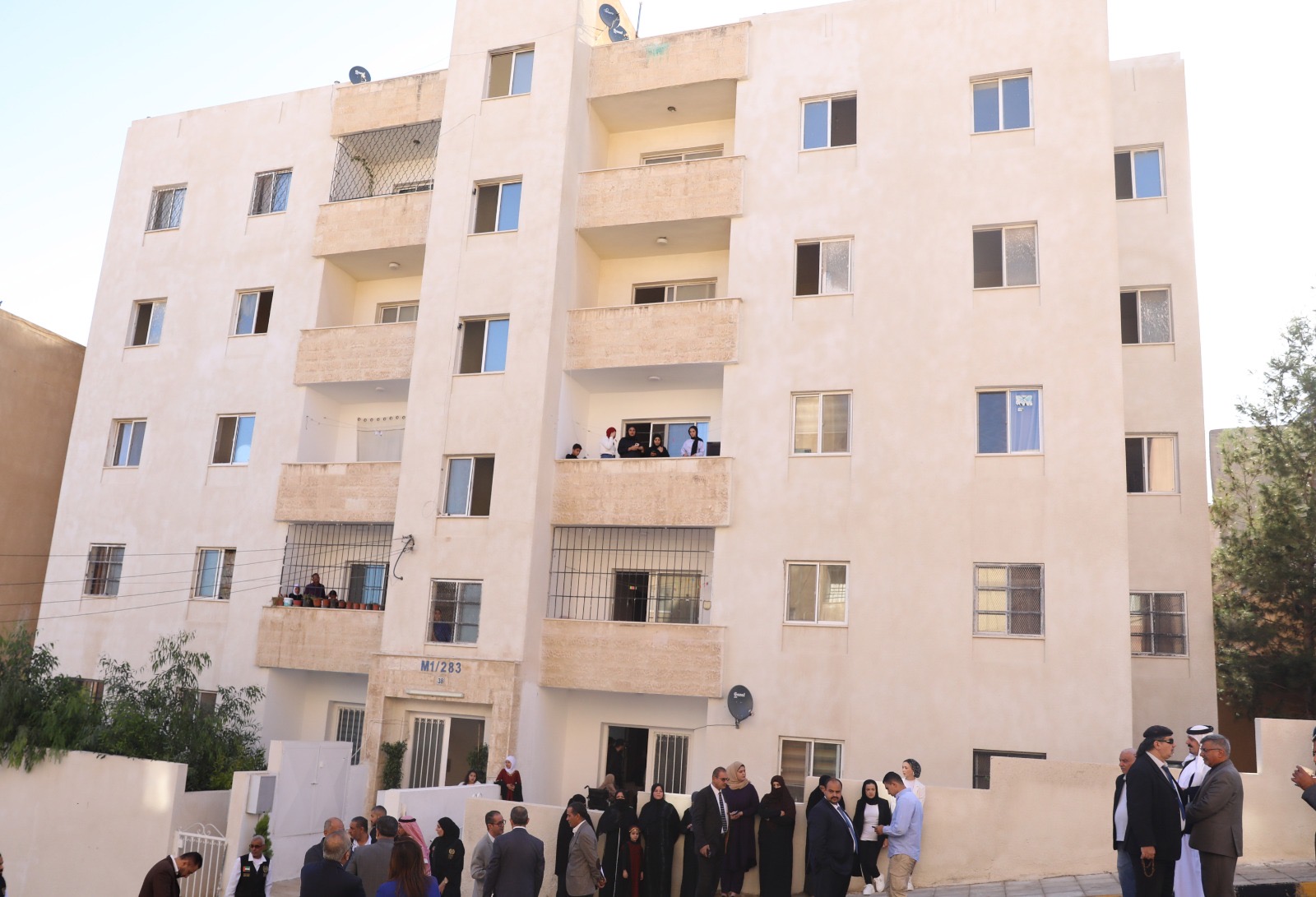 تسليم 10 شقق سكنية للأسر العفيفة في أبو علندا ضمن مبادرة مساكن الأسر العفيفة