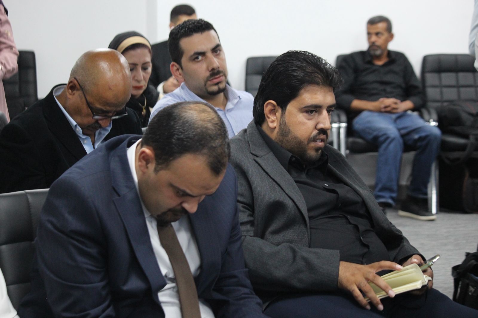 الضمان للمواطنين: أموالكم بخير (صور)