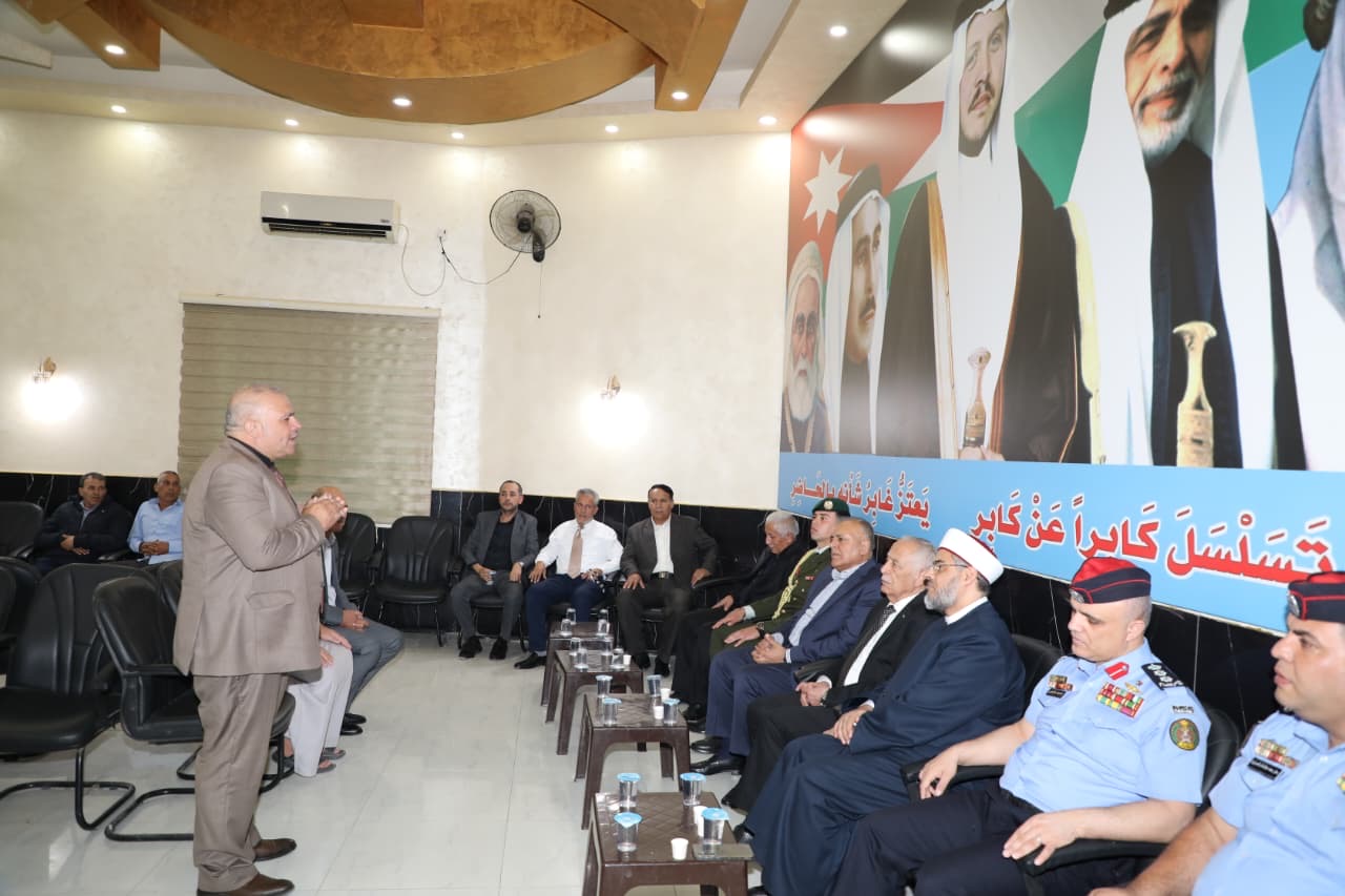 *مندوبا عن الملك وولي العهد. العيسوي يعزي آل فراج وعشيرة النوافعة*