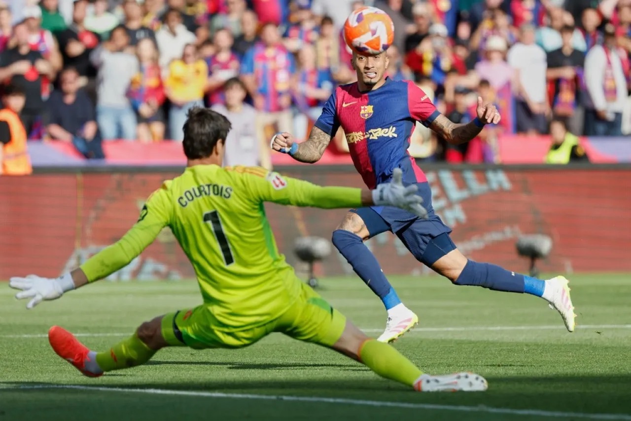 برشلونة يخوض قمة ريال مدريد بدون رافينيا وسط أزمة إصابات واسعة