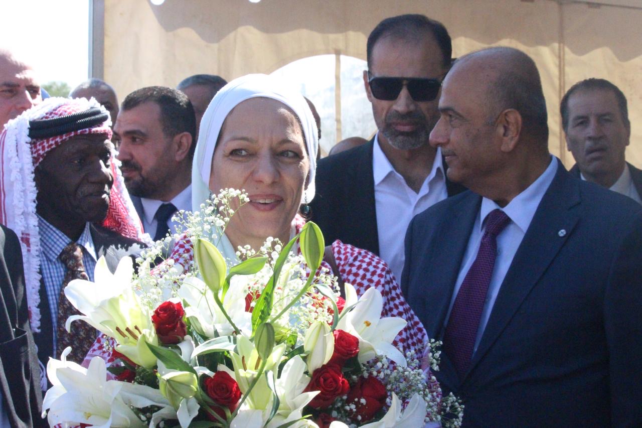 الأميرة بسمة بنت علي تفتتح بازار المزارع في حدائق الملك عبدالله الثاني .. فيديو وصور