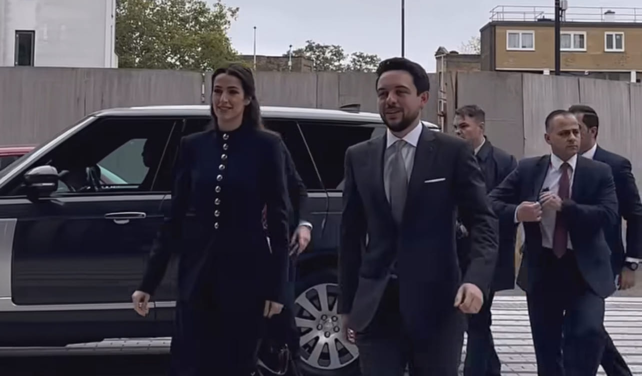 صورة حول : عاجل | ولي العهد ينشر لقطات من لقائه ممثلي شركة "بيرسون" العالمية في لندن.. فيديو عاجل | ولي العهد ينشر لقطات من لقائه ممثلي شركة "بيرسون" العالمية في لندن.. فيديو