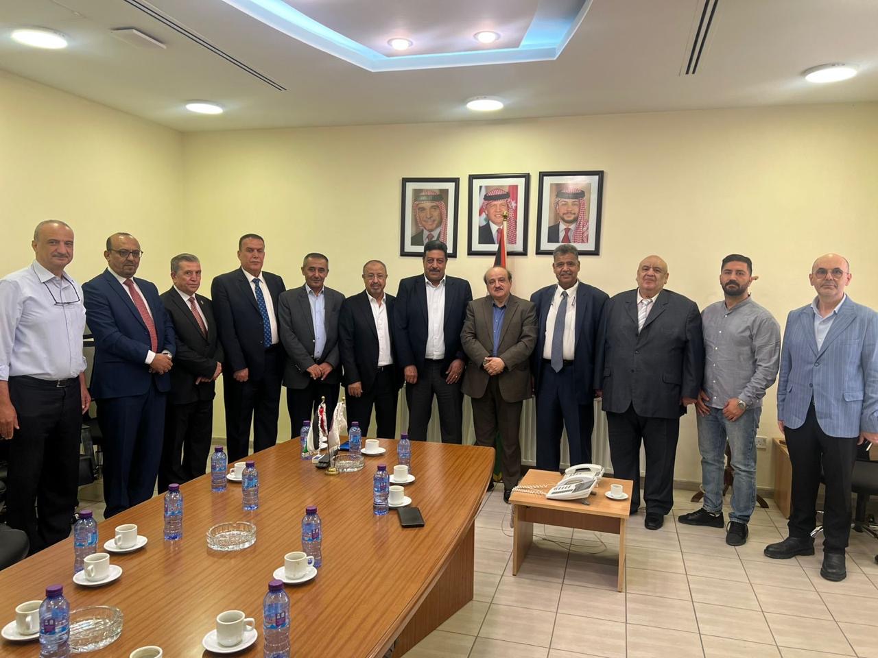 حزب البناء الوطني يزور شركة الكهرباء الأردنية