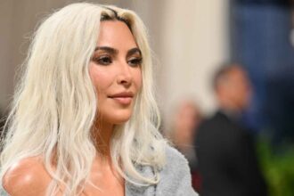 كيم كارداشيان تطمئن جمهورها بعد إصابتها بتمدد الأوعية الدماغية