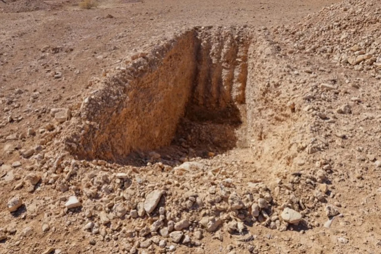 صورة حول : تفاصيل صادمة تكشف أسرار المقابر الجماعية في سوريا تفاصيل صادمة تكشف أسرار المقابر الجماعية في سوريا