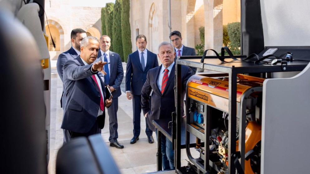 صورة حول : عاجل | الملك يطلع على وحدات دعم مبتوري الأطراف بجمعية "استعادة الأمل" عاجل | الملك يطلع على وحدات دعم مبتوري الأطراف بجمعية "استعادة الأمل"