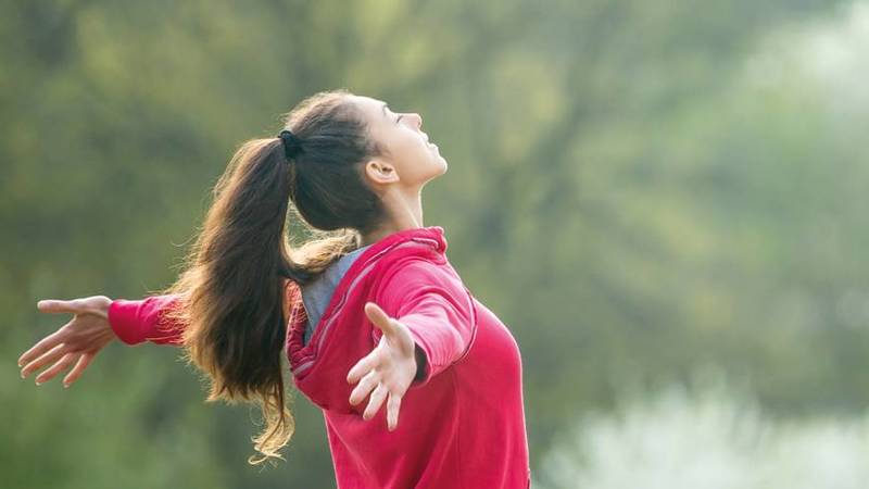 لماذا نشعر بالراحة بعد أخذ نفس عميق؟ العلماء يوضحون السبب