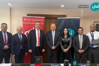البنك الأهلي الأردني يوقّع اتفاقية تعاون مع "الملكية الأردنية" لتقديم خصومات لحاملي بطاقاته الائتمانية