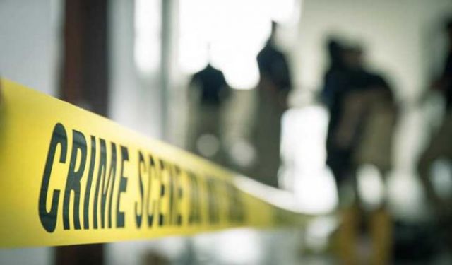 أب يعذّب طفلته حتى الموت بسبب تبولها على نفسها