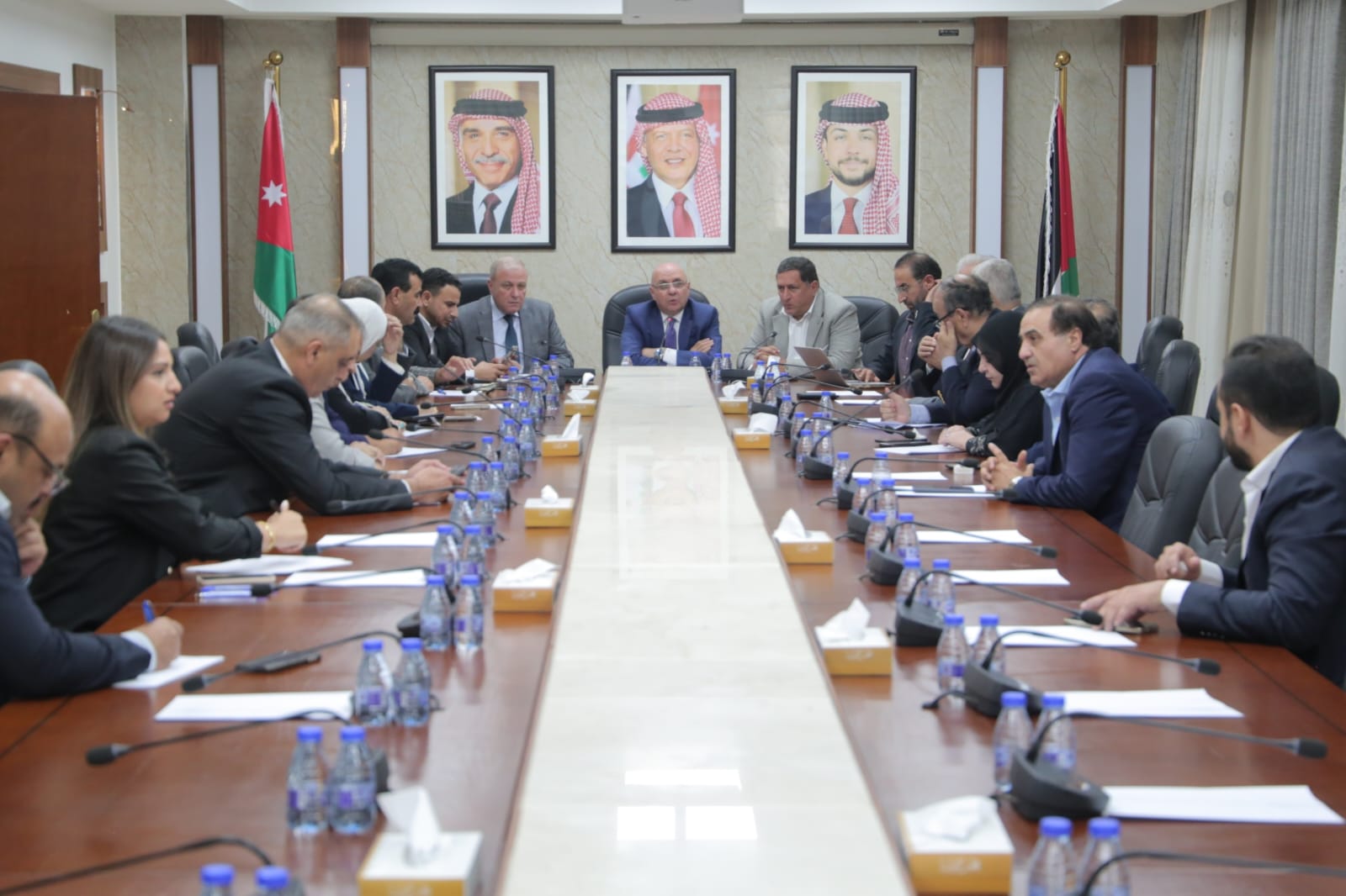 صورة حول : رؤساء الكتل النيابية يبحثون تعزيز التنسيق والتعاون لرفع كفاءة العمل البرلماني رؤساء الكتل النيابية يبحثون تعزيز التنسيق والتعاون لرفع كفاءة العمل البرلماني