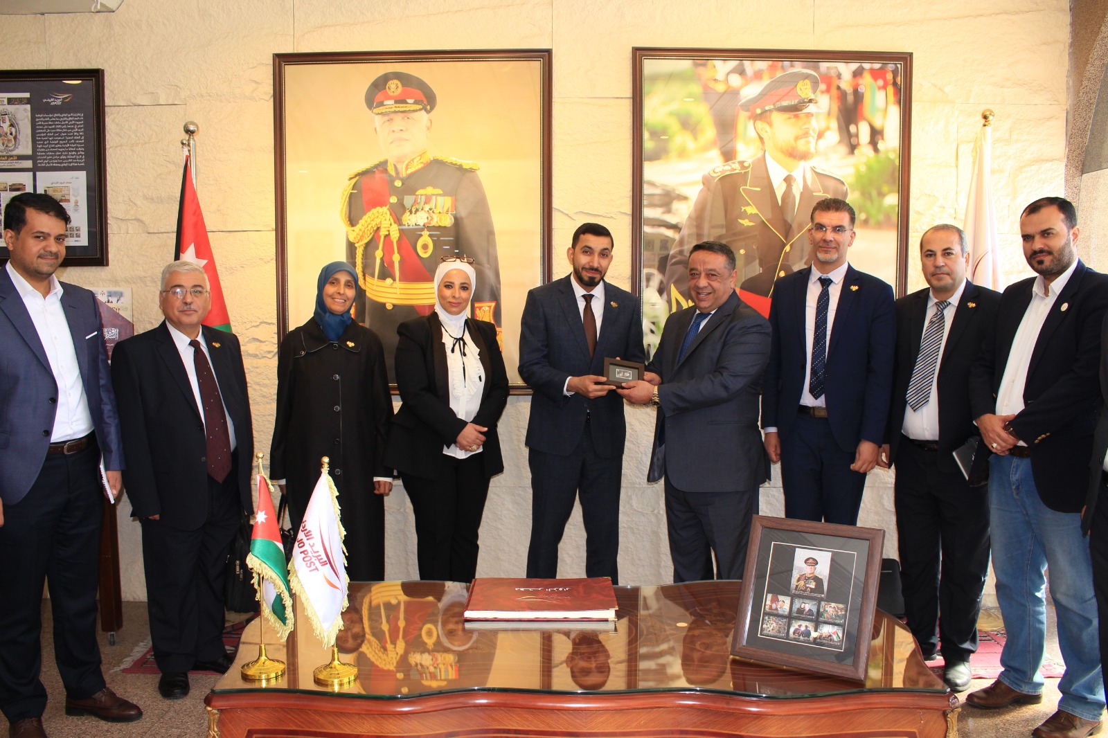 مدير عام المؤسسة السورية للبريد يزور البريد الأردني