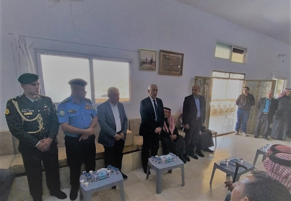 صورة حول : عاجل | مندوبا عن الملك وولي العهد .. العيسوي يعزي عشيرة السعيدات عاجل | مندوبا عن الملك وولي العهد .. العيسوي يعزي عشيرة السعيدات