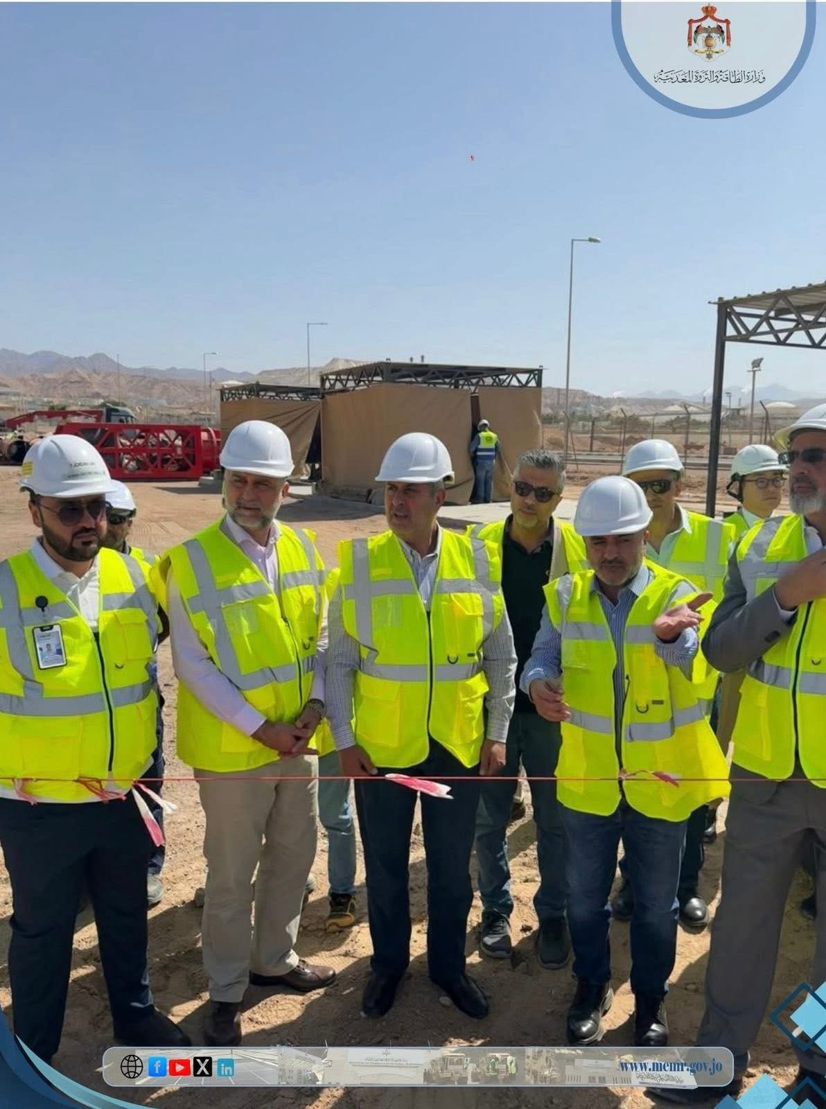 الخرابشة يتفقد مشروع تطوير ميناء الغاز الطبيعي المسال في العقبة